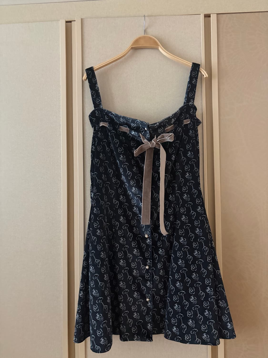 시눈 블랙 벨벳 원피스 상품이미지1