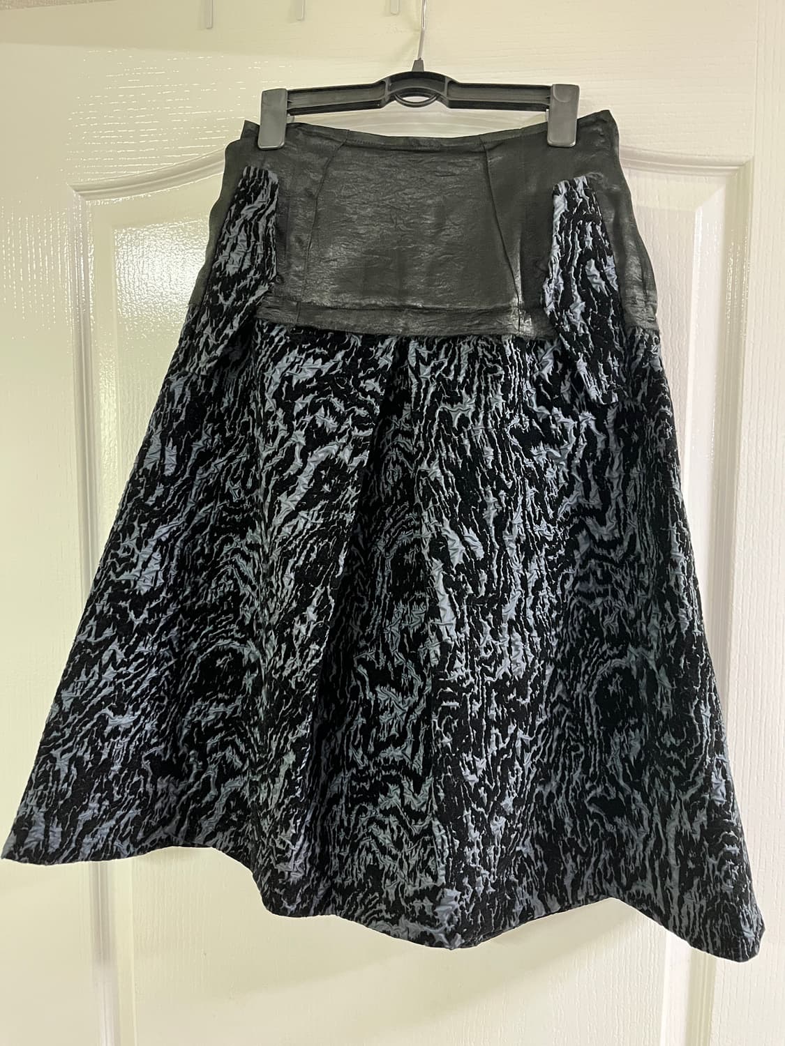 토가 풀라 블랙 패턴 플레어 스커트 36 상품이미지1