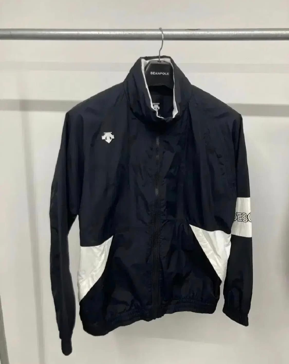 데상트 바람막이 자켓 상품이미지1