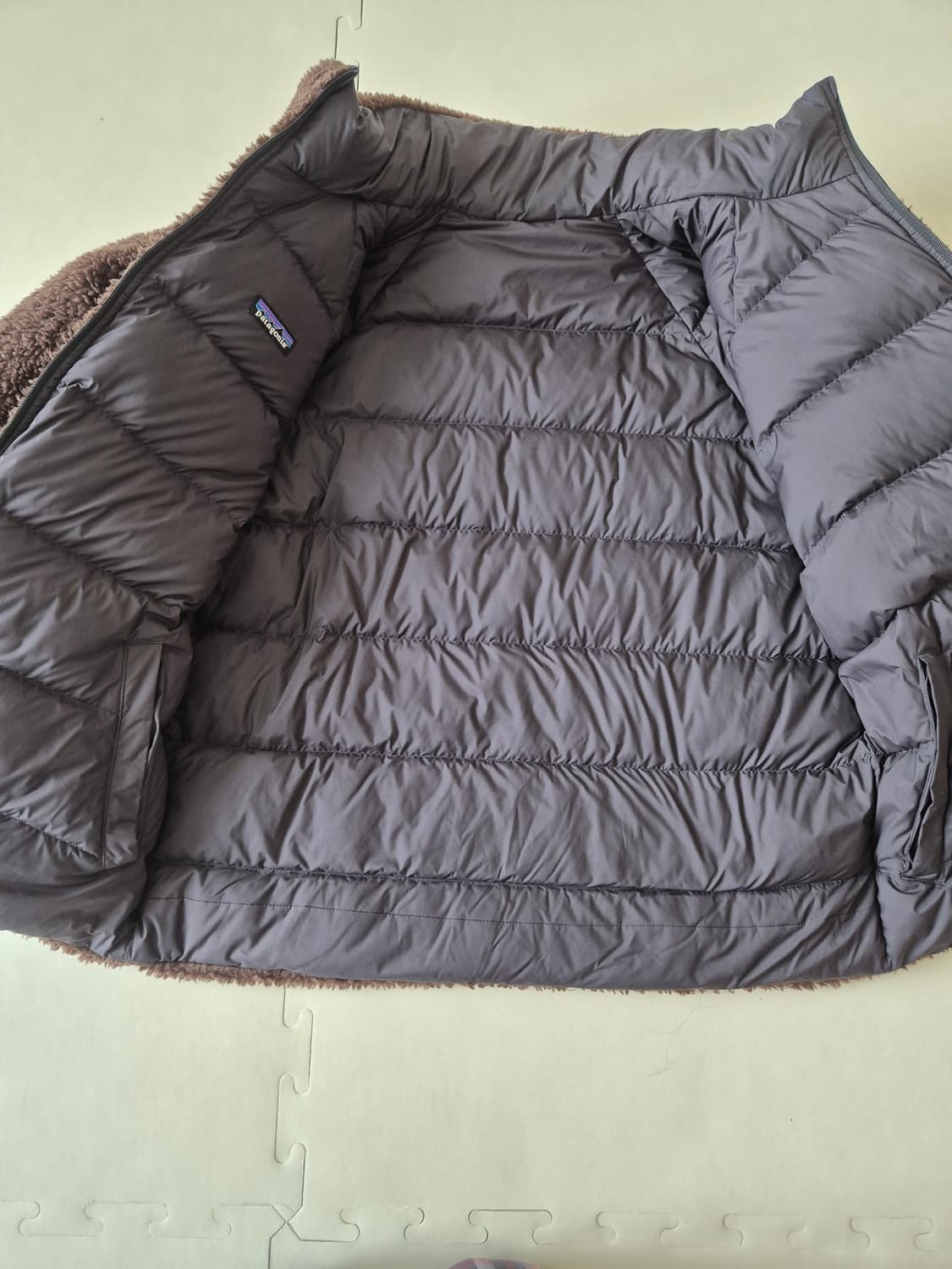 파타고니아 리버서블 사일런트 다운 자켓  상품이미지2