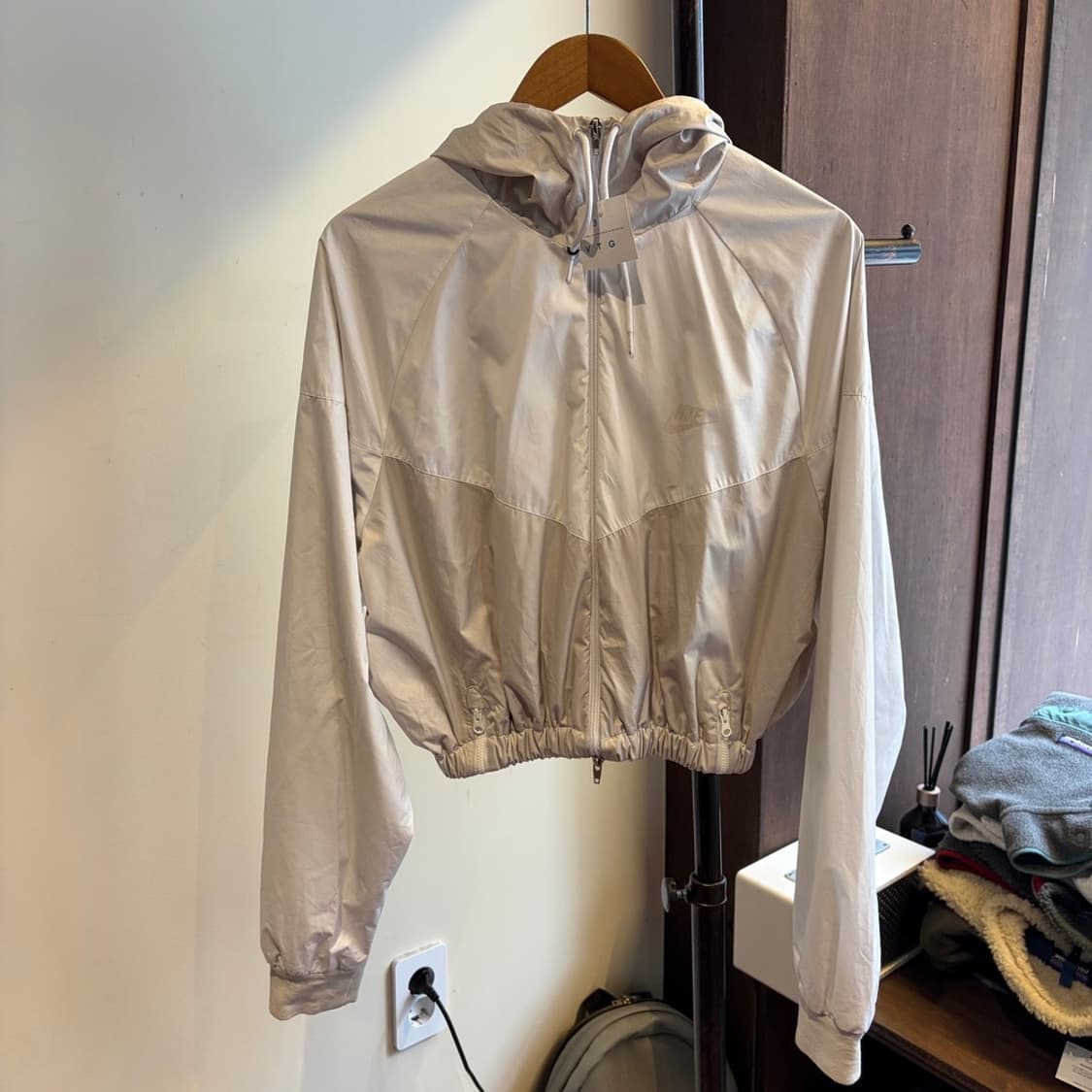 15237 - 나이키 크롭 바람막이 자켓 상품이미지2