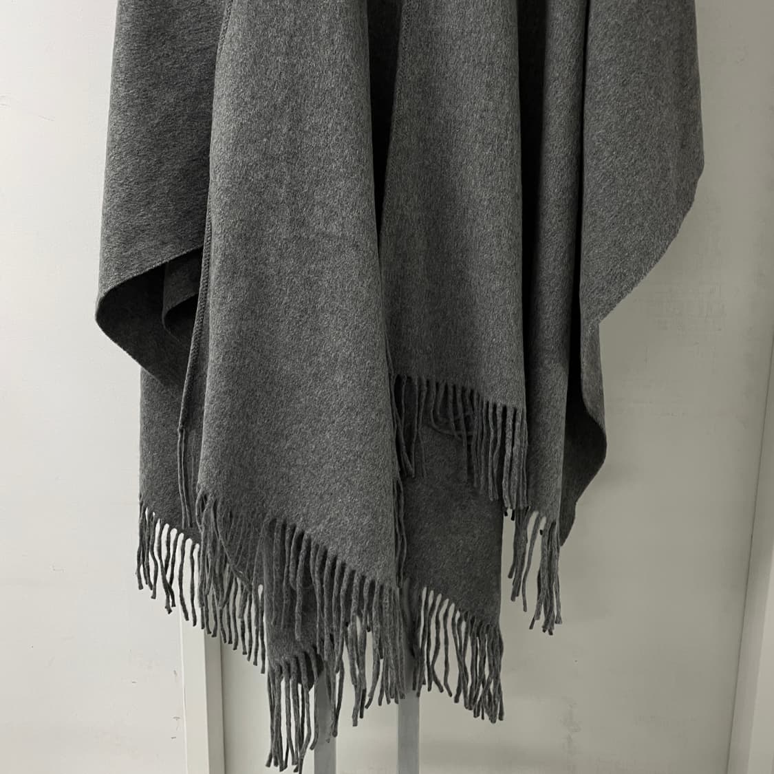 아크네스튜디오 어깨숄 머플러 그레이 F 상품이미지3