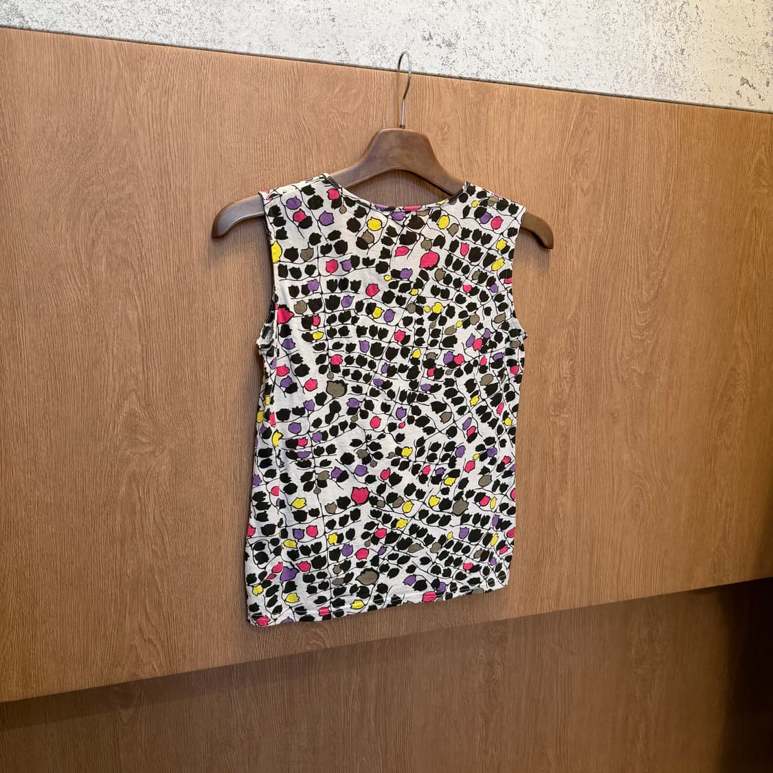 빈티지 슬리브리스 티셔츠 플로럴 프린팅 프론트 프릴 디테일 아이보리 상품이미지2