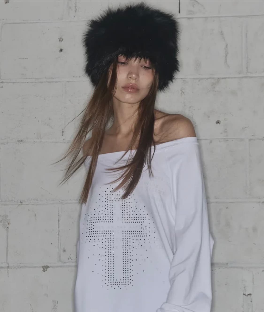 팬시클럽 디바인 크로스 오프숄더 티 교환 상품이미지1