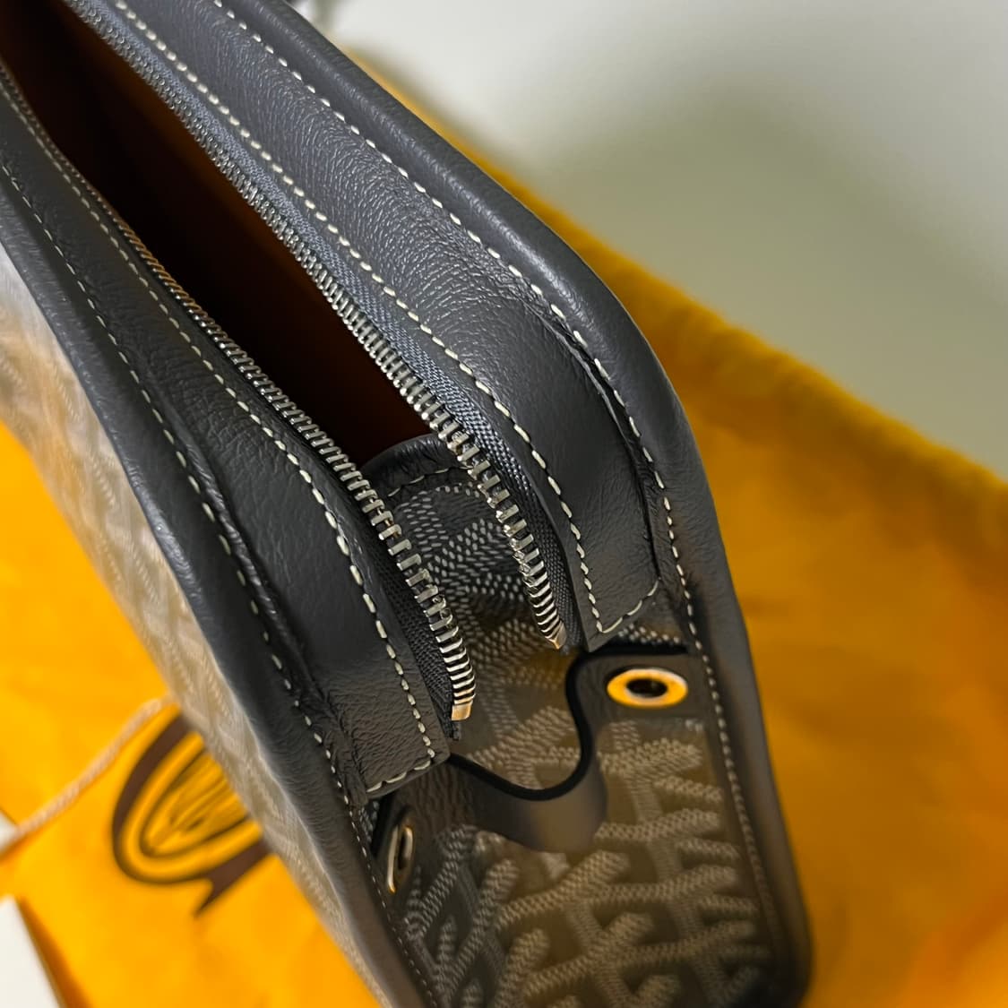 [정품] 새상품급 / MM 고야드 쥬방스 토일렛백 그레이 상품이미지5