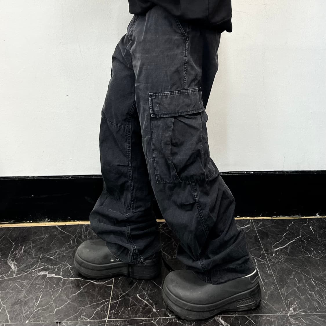 칼하트 에비에이션 카고팬츠 블랙 상품이미지1