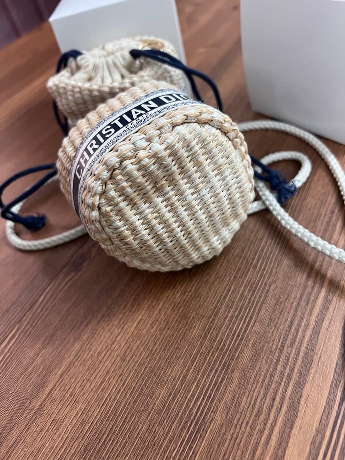  디올뷰티 라탄 드로스트링 미니 크로스백 디올기프트 상품이미지5