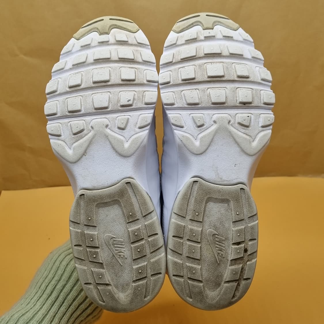 나이키 에어맥스 인비고 남성운동화240 상품이미지3