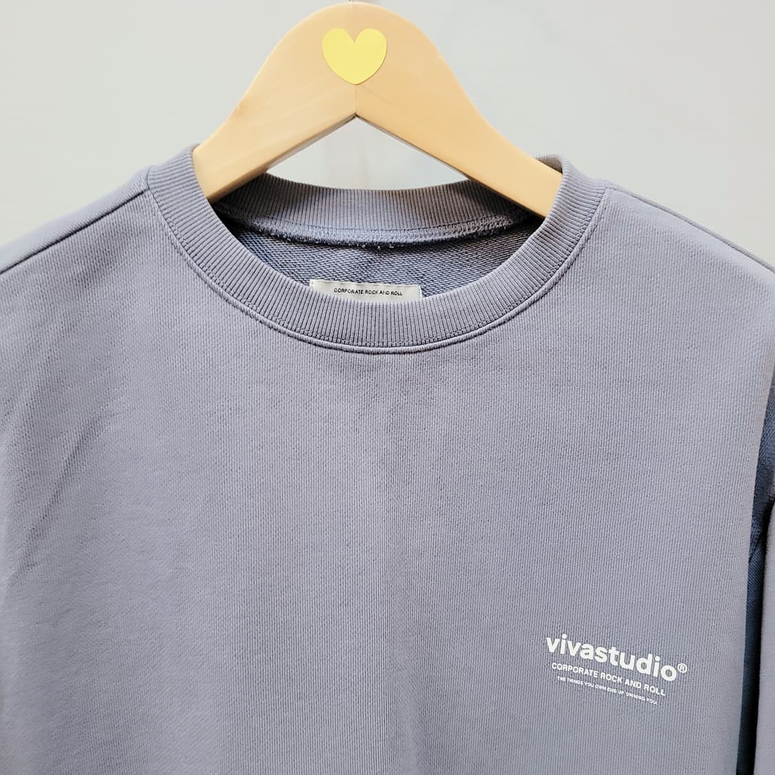 L) 비바스튜디오 스몰로고 맨투맨  상품이미지4