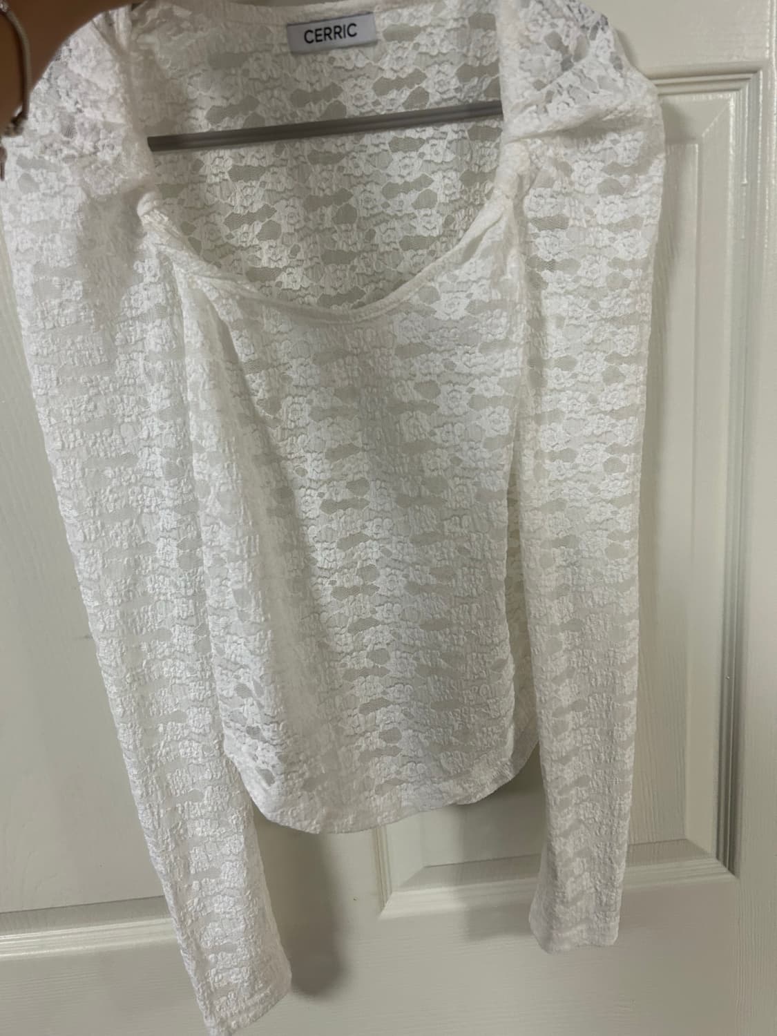 세릭 Shoulder lace shirring top  상품이미지1