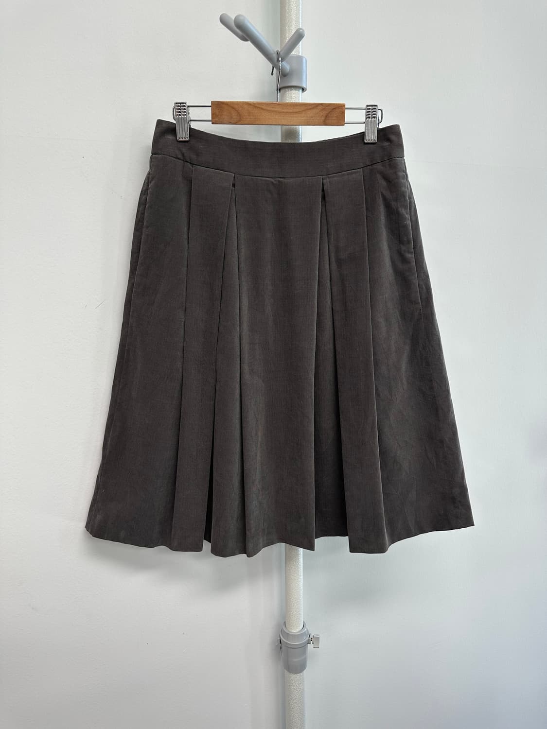 마가렛호웰 코듀로이 플레어 플리츠 스커트 상품이미지1