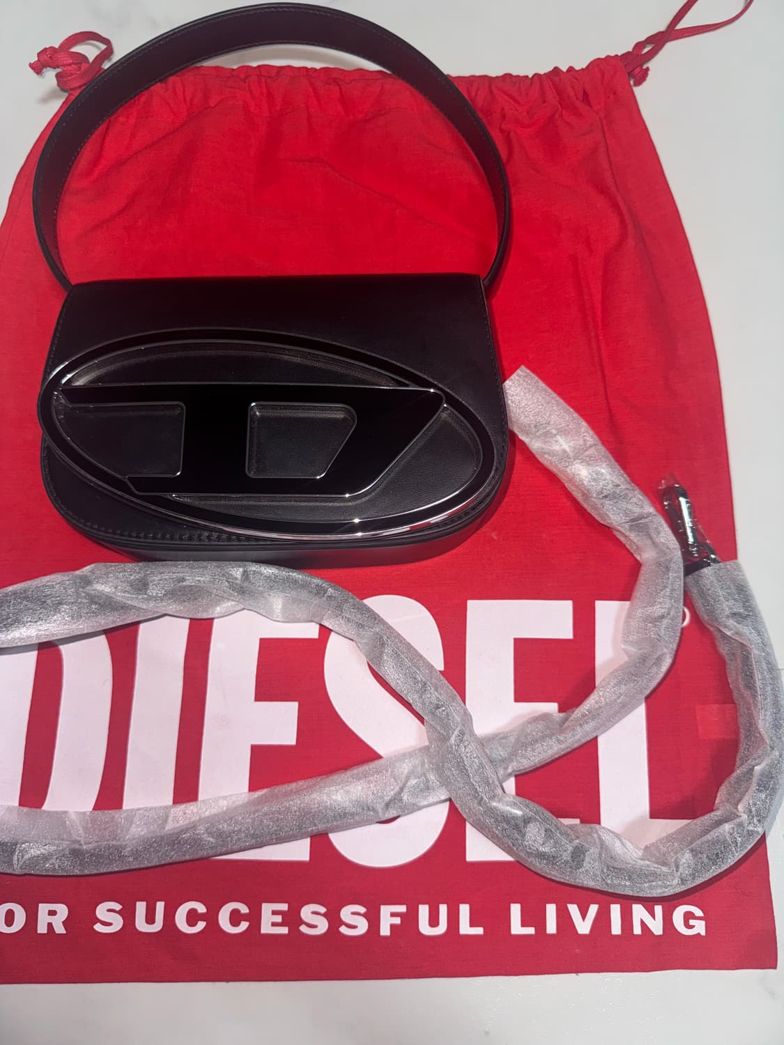 디젤 1DR 숄더백 인 나파 레더 블랙 상품이미지3