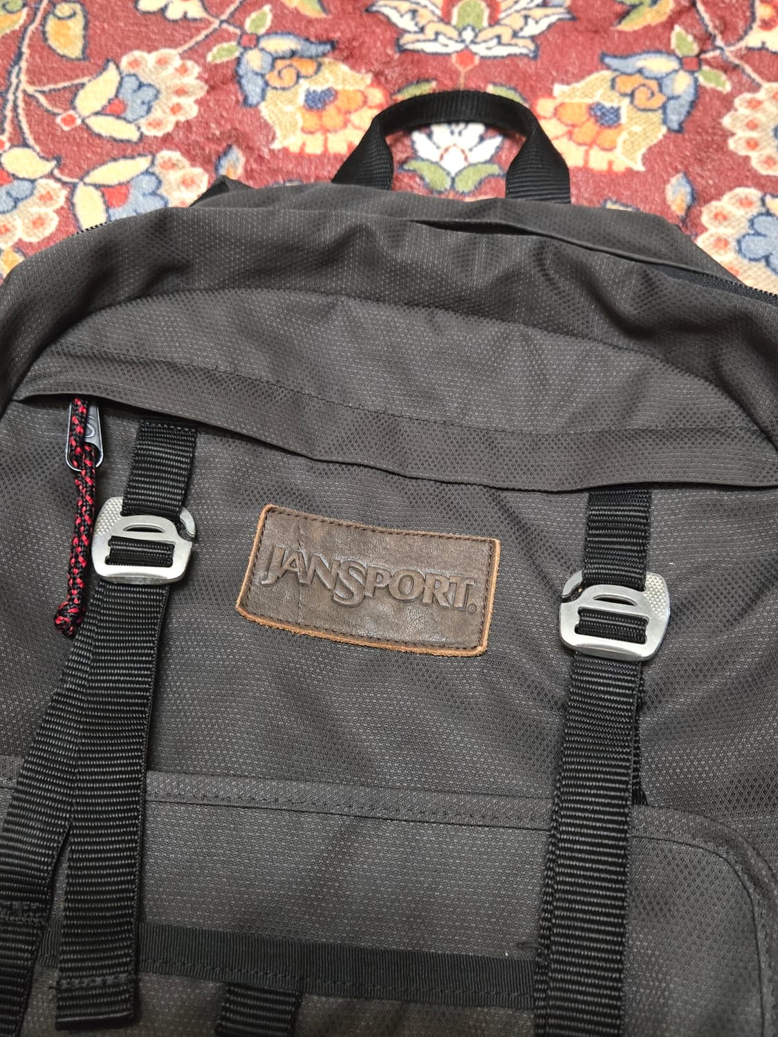 [JANSPORT] 잔스포츠 아웃사이드 스모크 시그널 - 다크 그레이 상품이미지4