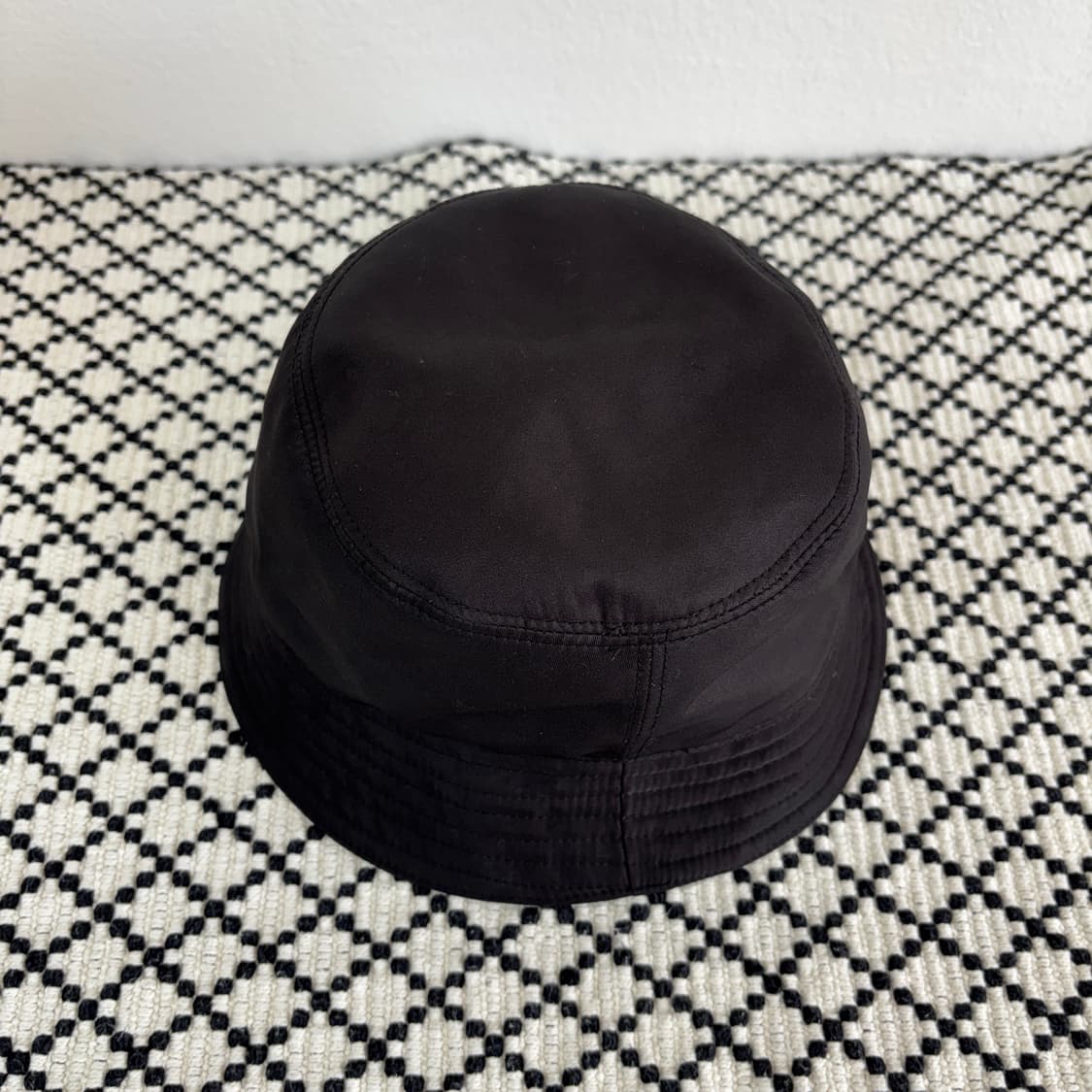 프라다 버킷햇 M사이즈 상품이미지4