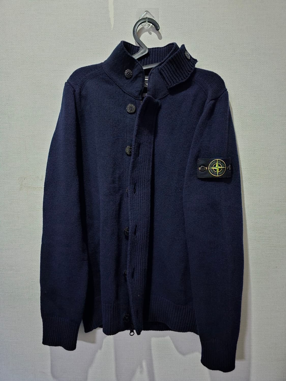 정품 스톤아일랜드 21FW 와펜 버튼 가디건 95 / M 상품이미지1