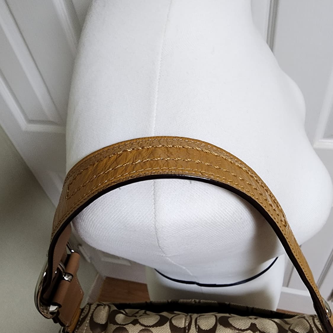 상태굿굿) 코치 버클 숄더백 상품이미지3