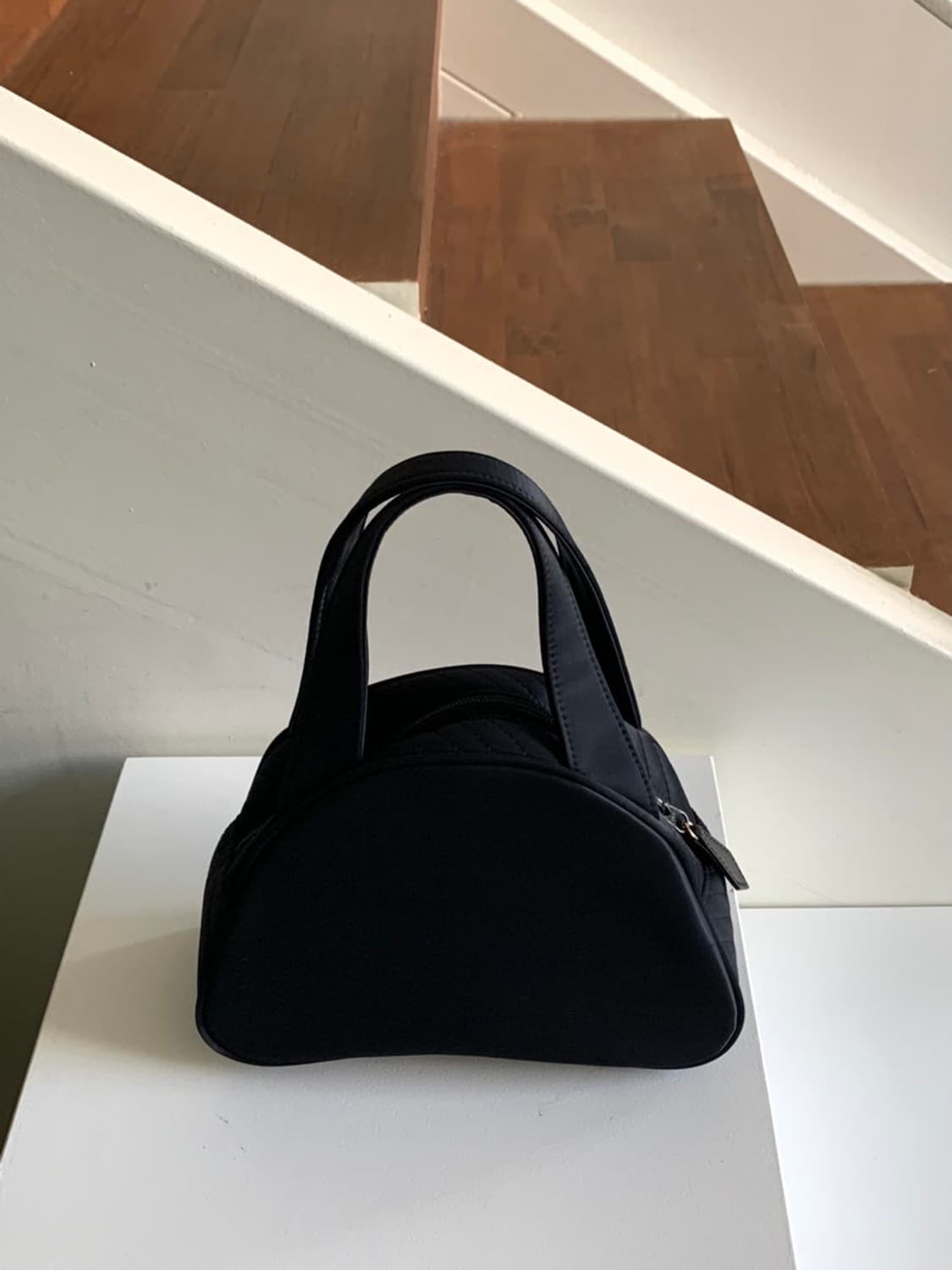 입생로랑 나일론 하프문 미니백 상품이미지4