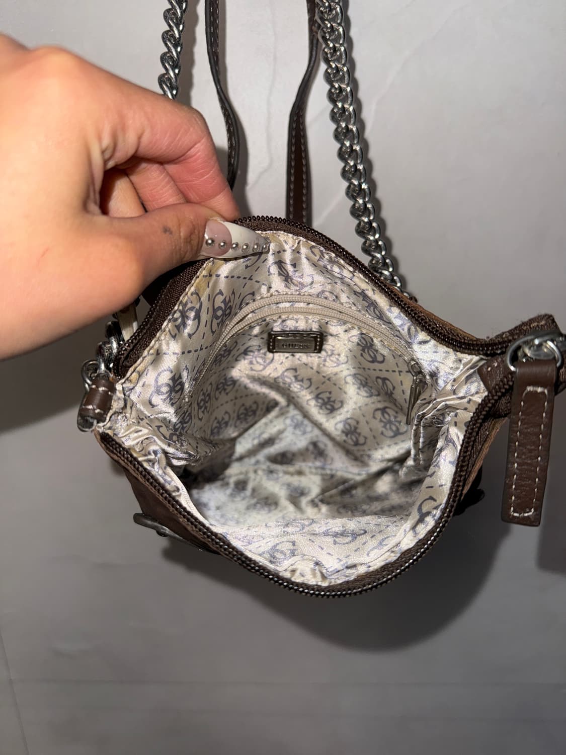 GUESS brown logo chain cross bag 상품이미지5