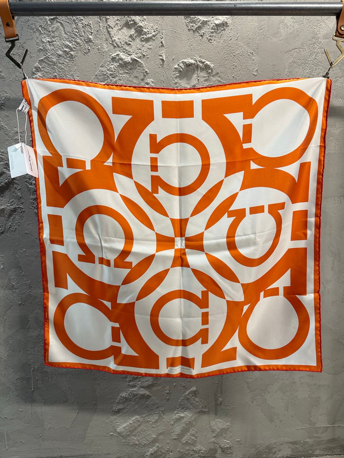 양면 페라가모 Ferragamo 간치니 패턴 실크 스카프 레드,오렌지 상품이미지6