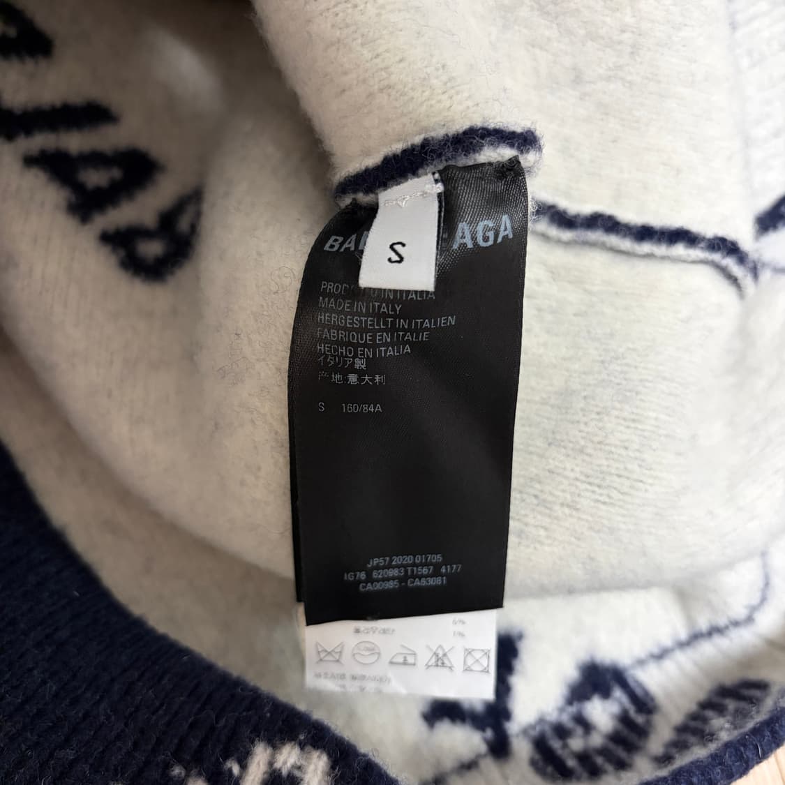 백화점 정품(W)발렌시아가 올오버 멀티로고 크롭 숏 니트 상품이미지4