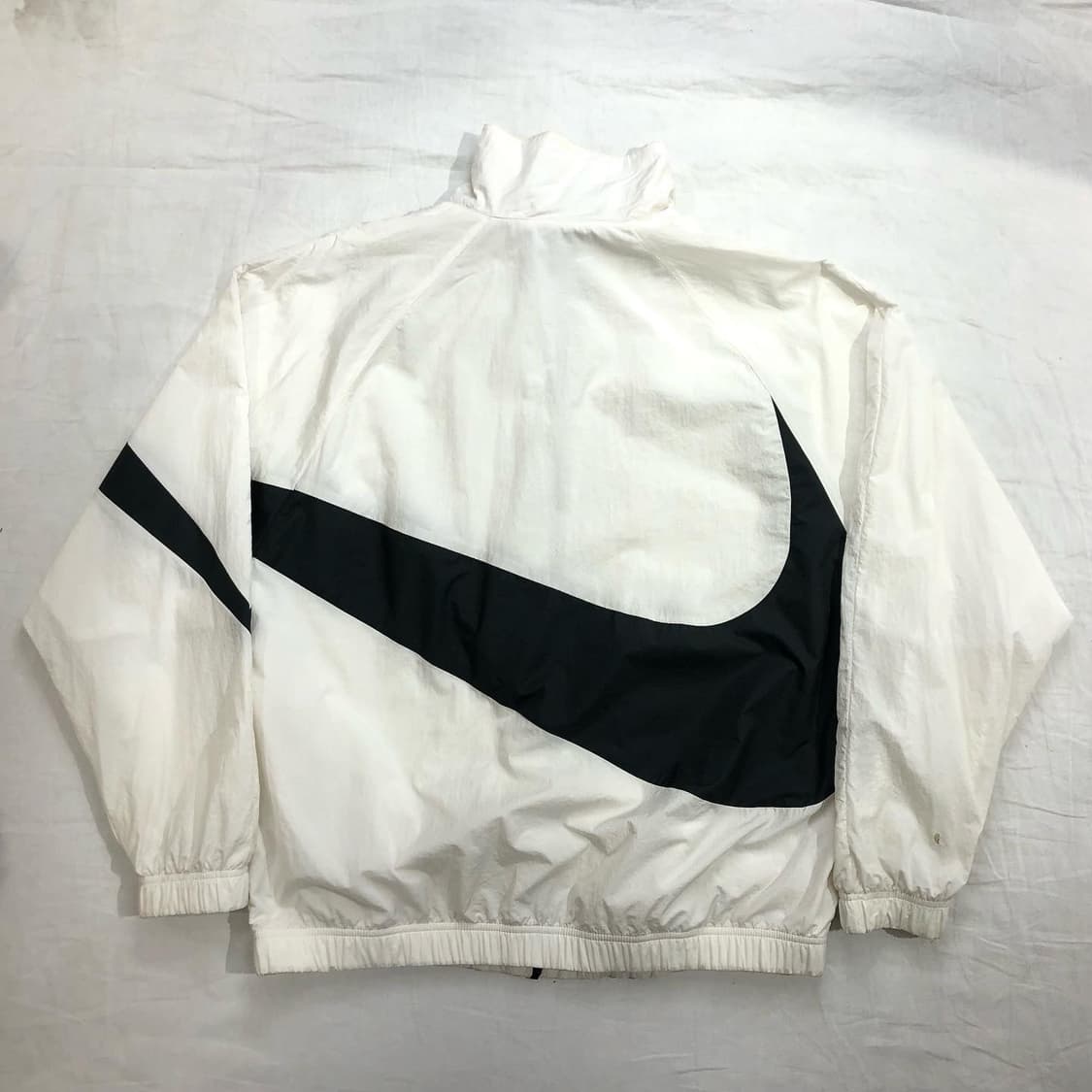 나이키 빅스우시 화이트 바람막이 XL 상품이미지2