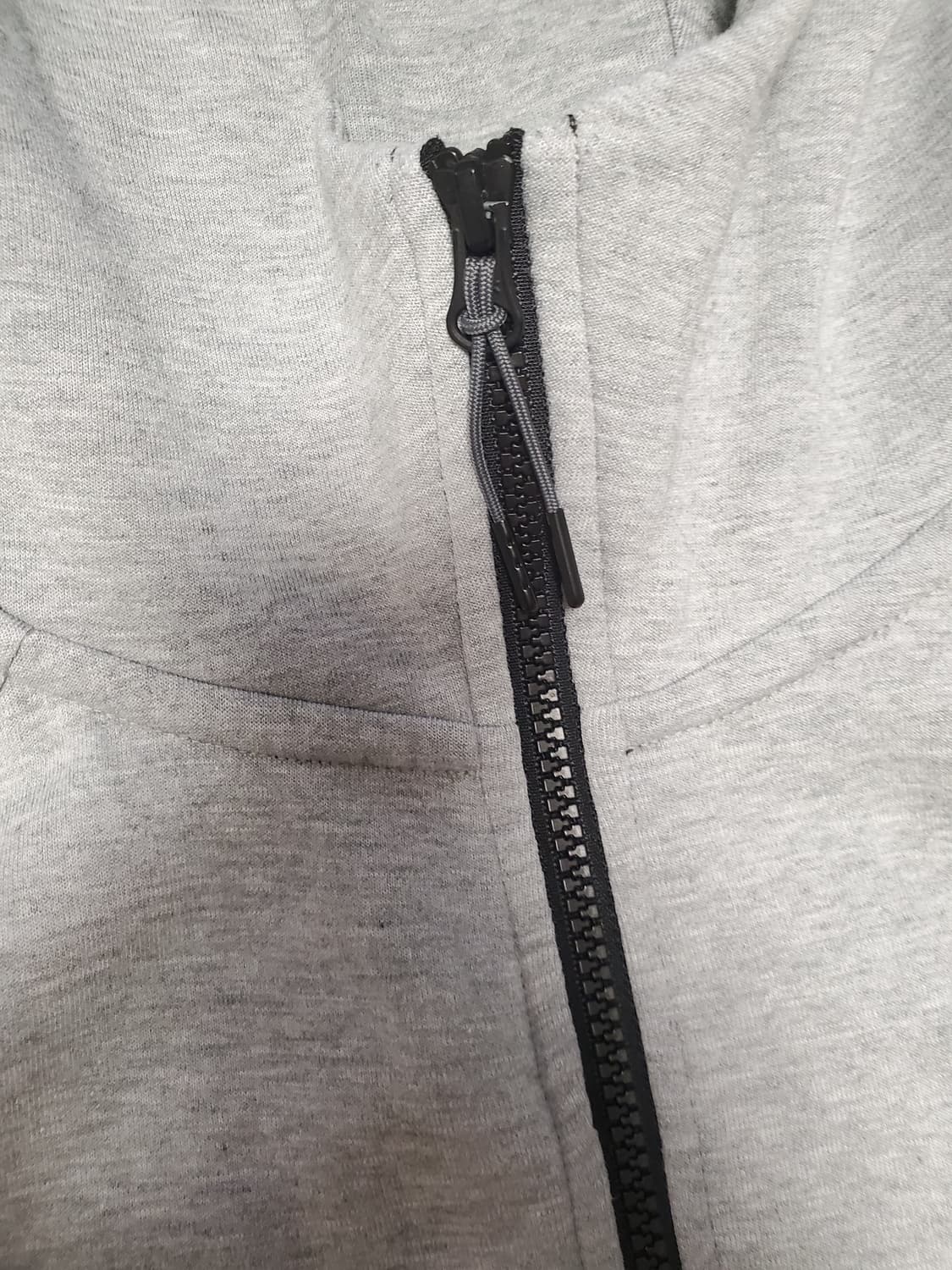 나이키 스포츠웨어 테크 플리스 풀집 후디 사이즈L

오염 하자 없이 깨끗 상품이미지4