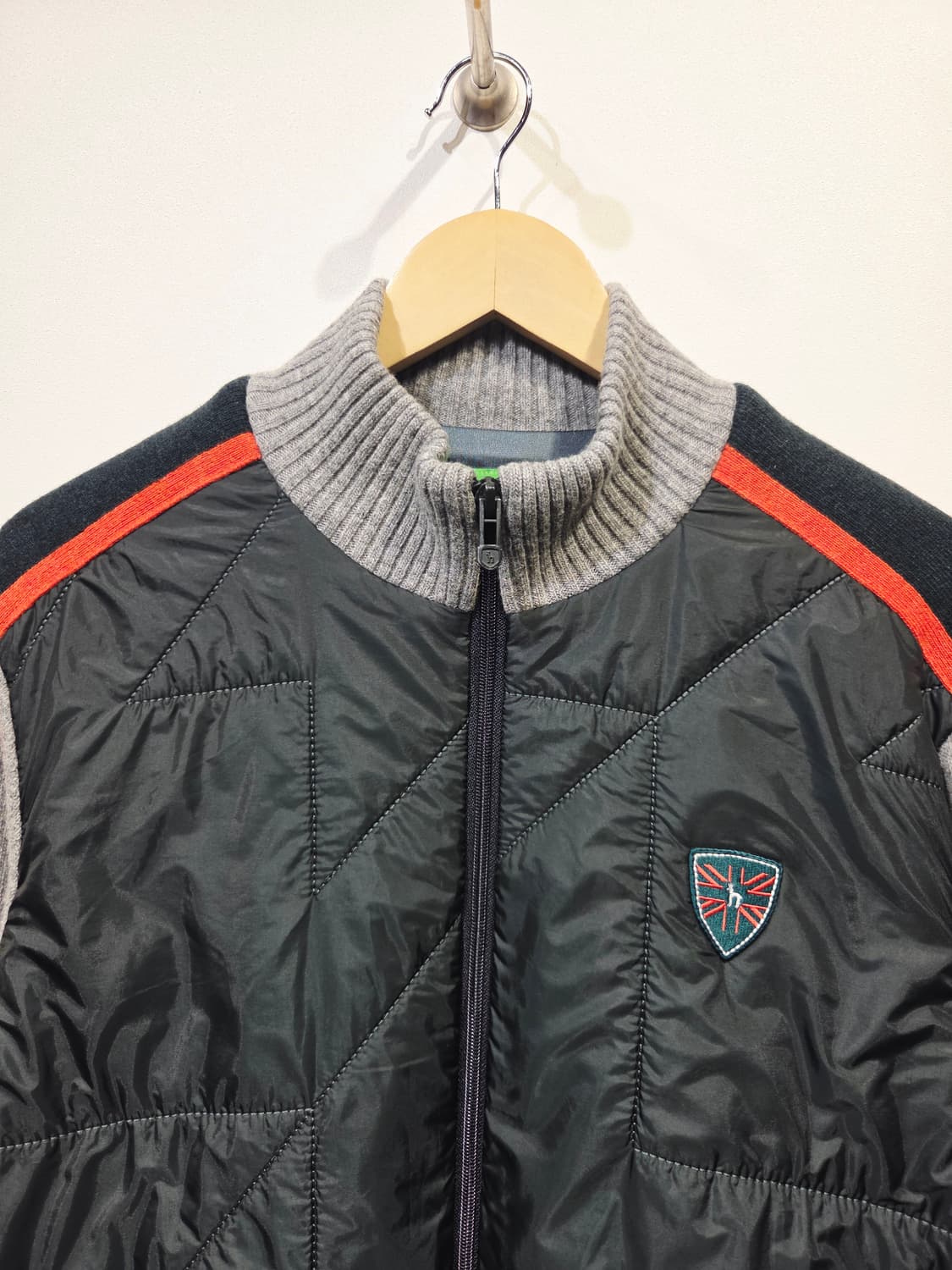 헤지스골프 앞면 퀼팅 패딩 배색 니트 집업 상품이미지3