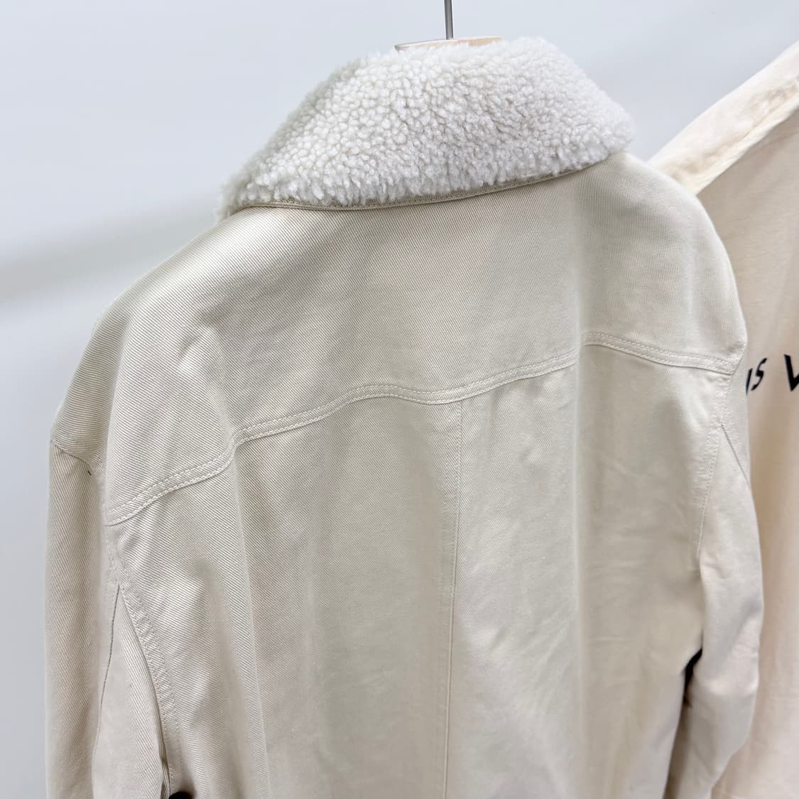 [S+급/50] 루이비통 모노그램 워크웨어 시어링 퍼 자켓 아이보리 상품이미지6