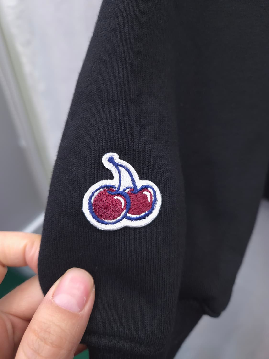 키르시 체리 로고 블랙 후드티 상품이미지4