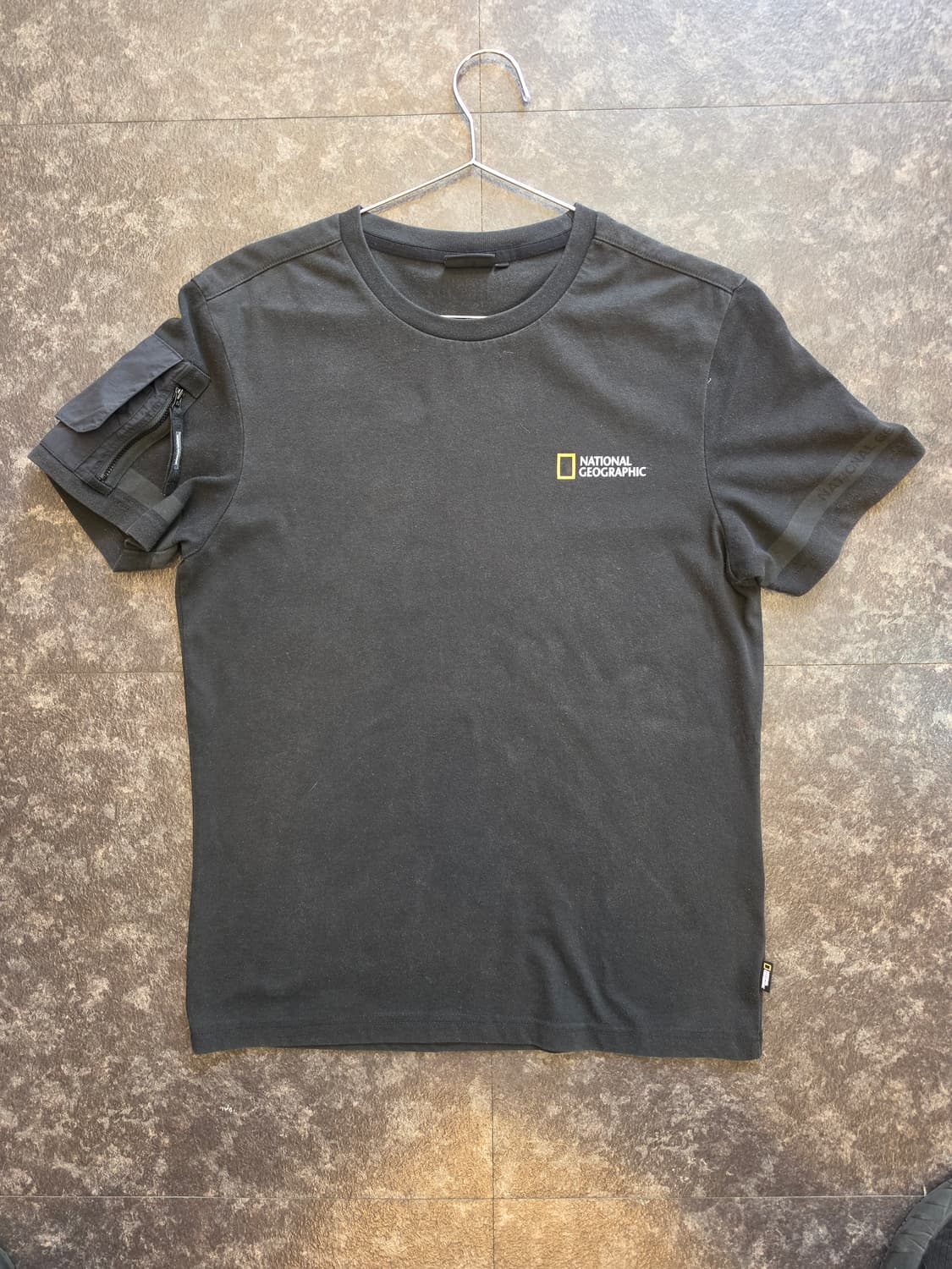 내셔널지오그래픽 검정색 반팔 티셔츠 - M 상품이미지1