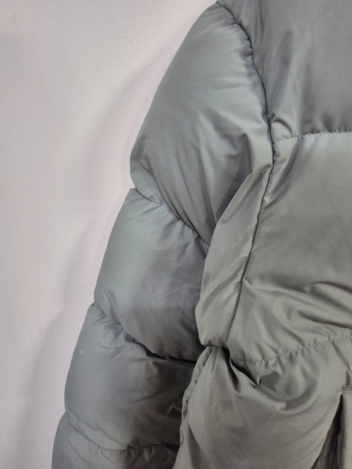 무신사스탠다드구스 다운 푸퍼 숏 패딩 재킷 [라이트 그레이] 상품이미지4