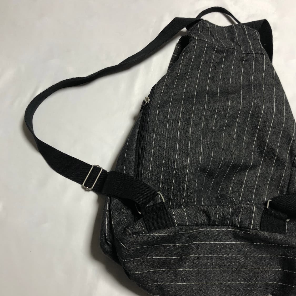 스트라이프 쓰리 포켓 백팩 그레이 상품이미지4