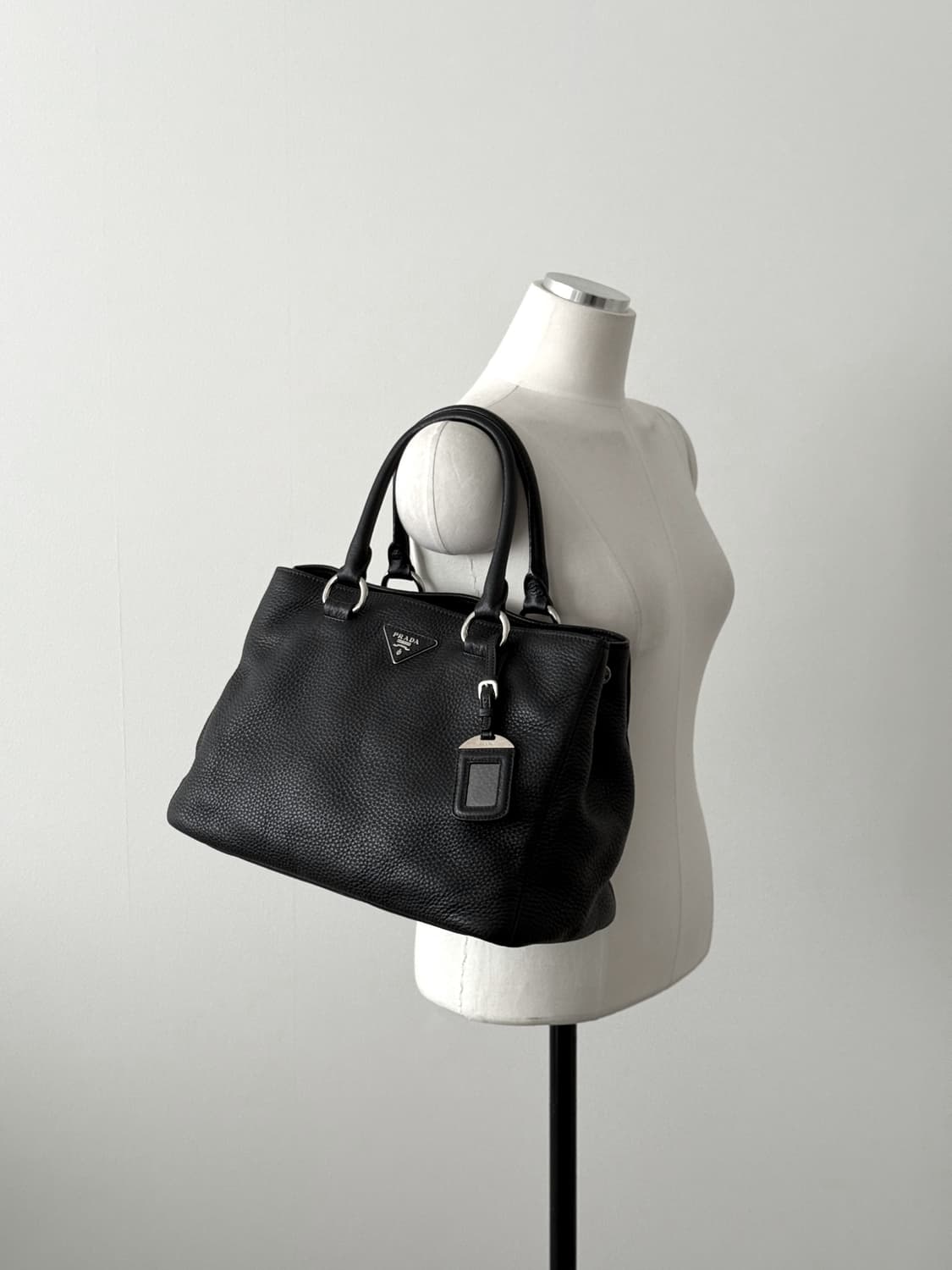 Prada Black Leather Tote Bag 상품이미지2