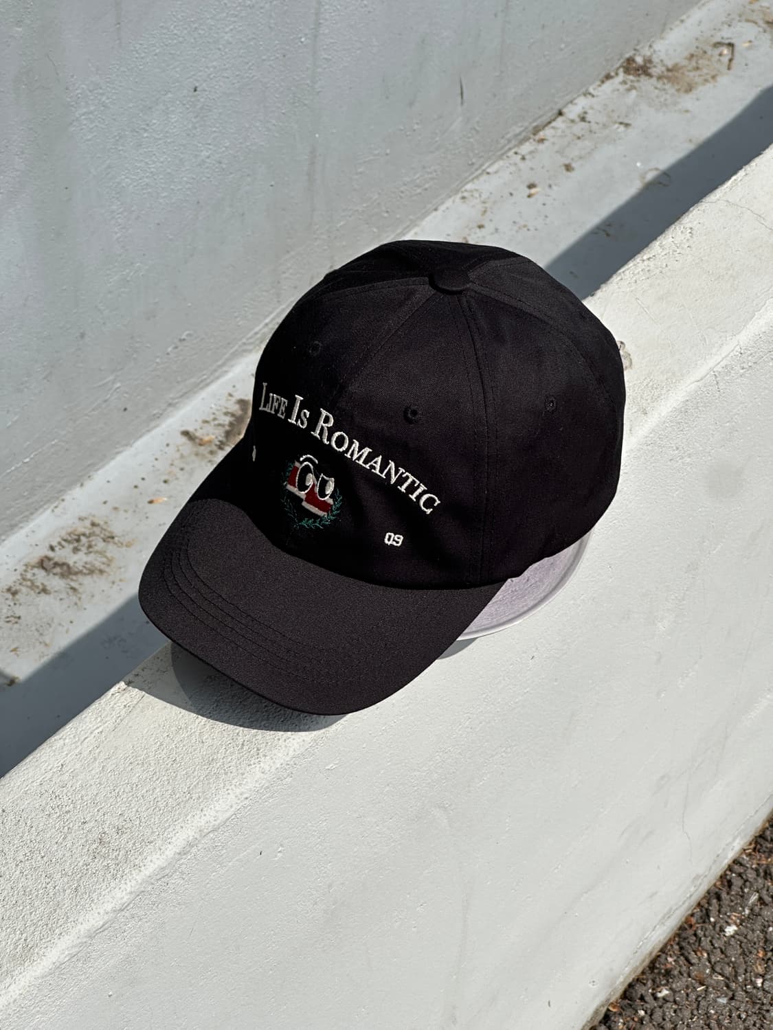 [F] 로맨틱크라운 레터링 블랙 볼캡 모자 상품이미지2