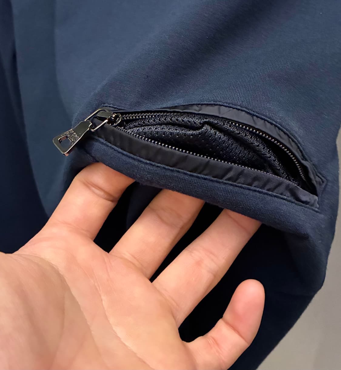 (S~M)PRADA 프라다 레드탭 테크니컬 포켓 롱슬리브 티셔츠 상품이미지7