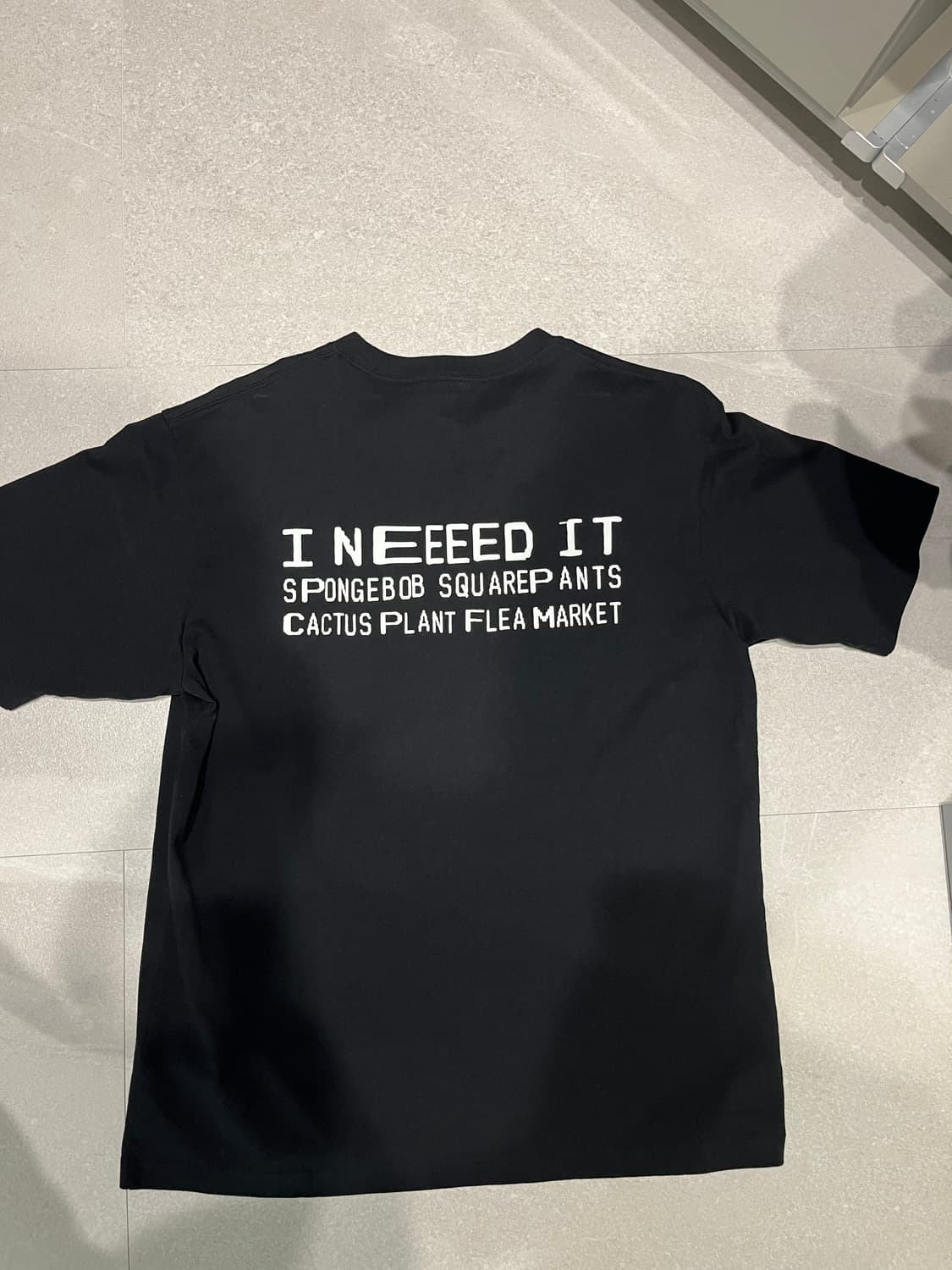 유니클로 스폰지밥 티셔츠 블랙 xl 상품이미지3