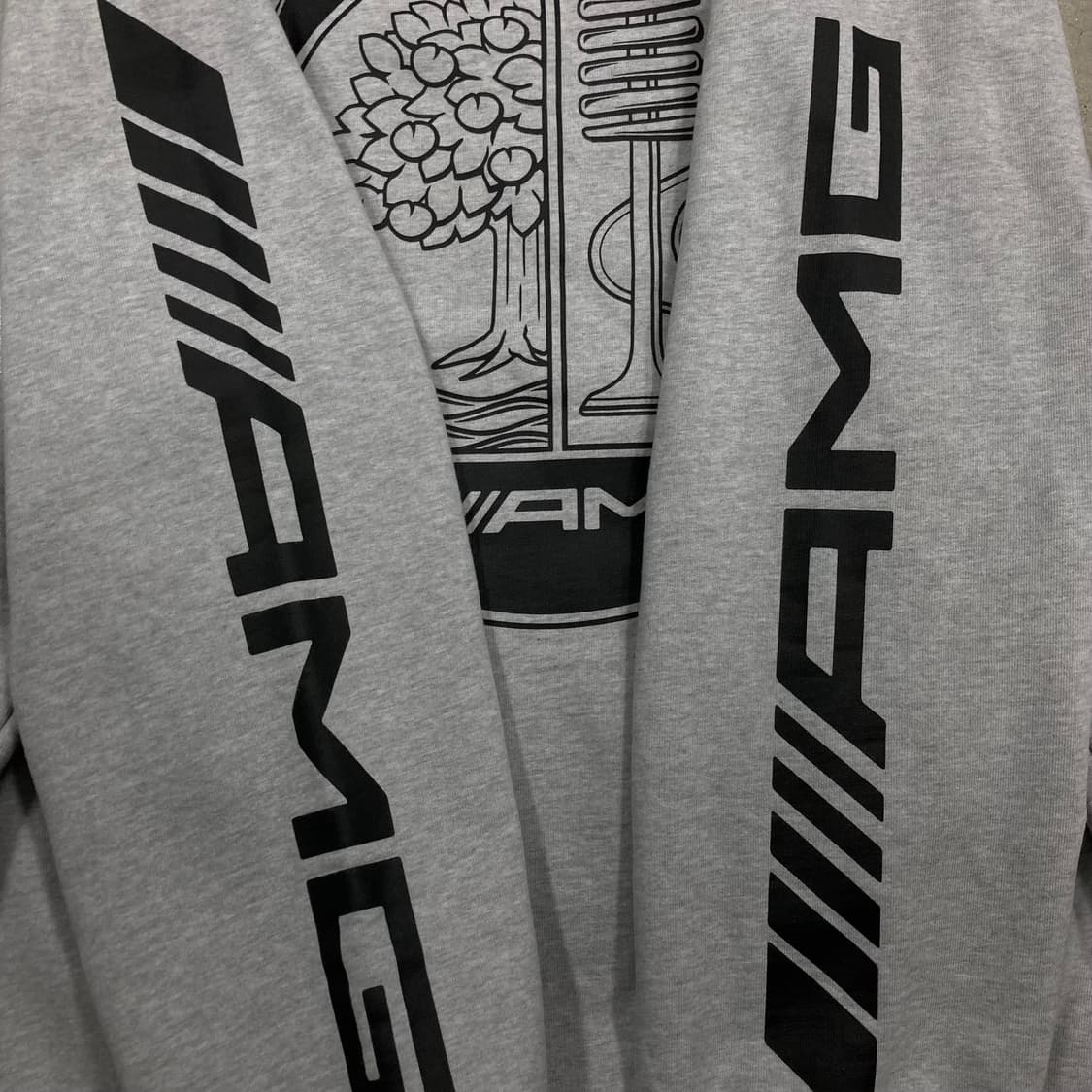 팔라스 x AMG 그레이 컬러 빅로고 후드티 상품이미지4