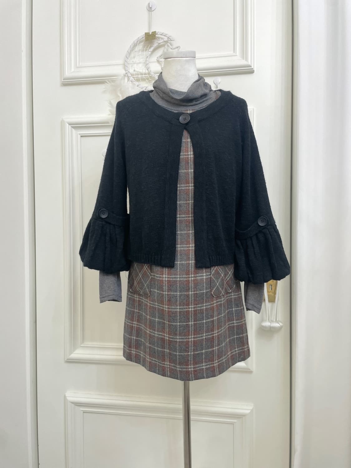 black button point sleeve flare cardigan 상품이미지2