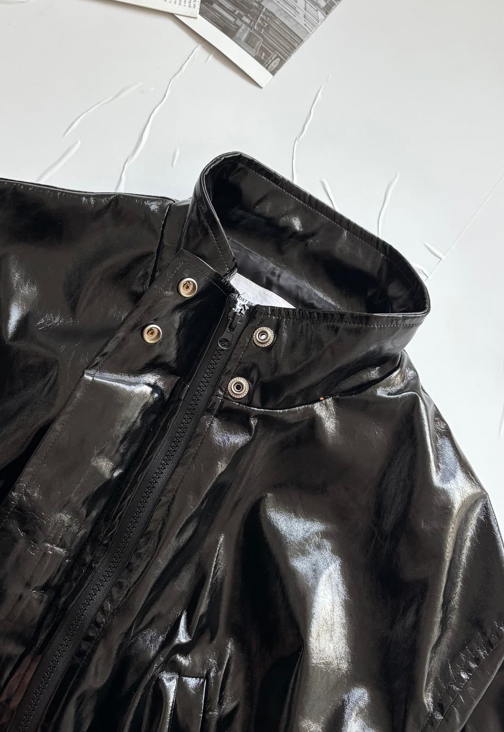 플레이스 스튜디오 크롭 유광 에나멜 자켓 상품이미지3