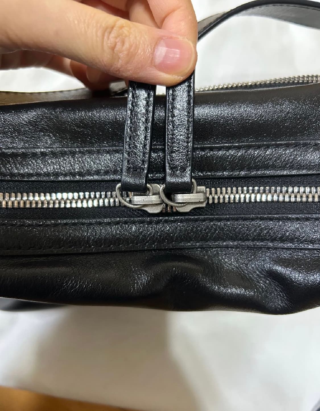 마지셔우드 아웃포켓 미니 호보백 블랙 색상 상품이미지8