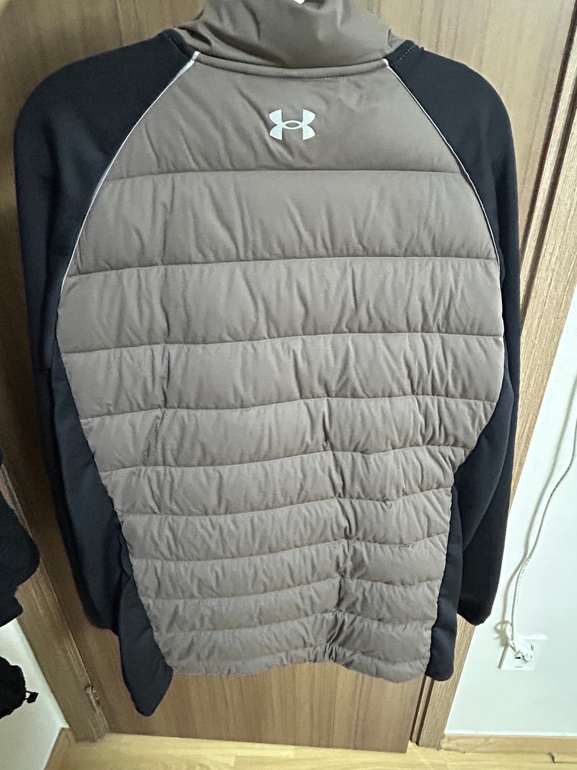 언더아머 하이브리드 패딩자켓 상품이미지2