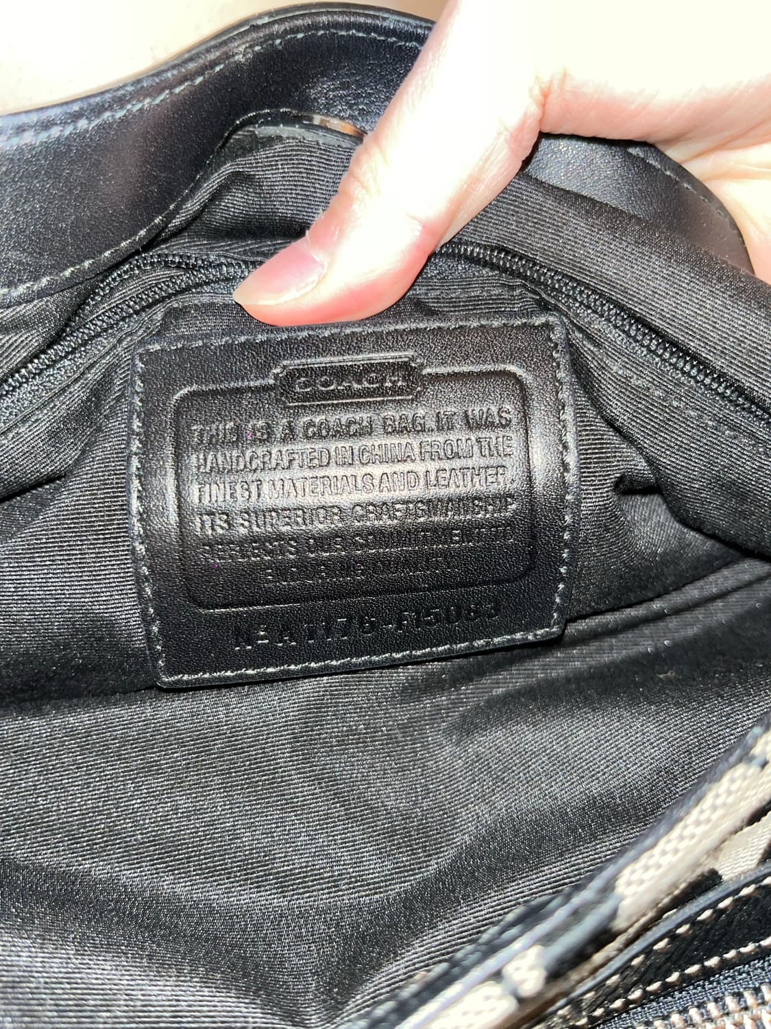 Coach Black & White Shoulder Bag 상품이미지10