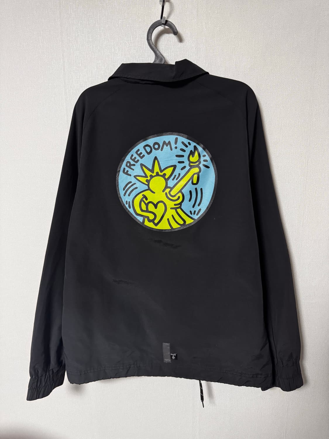 CHARI & CO Keith Haring 콜라보 어스 코치자켓 상품이미지3