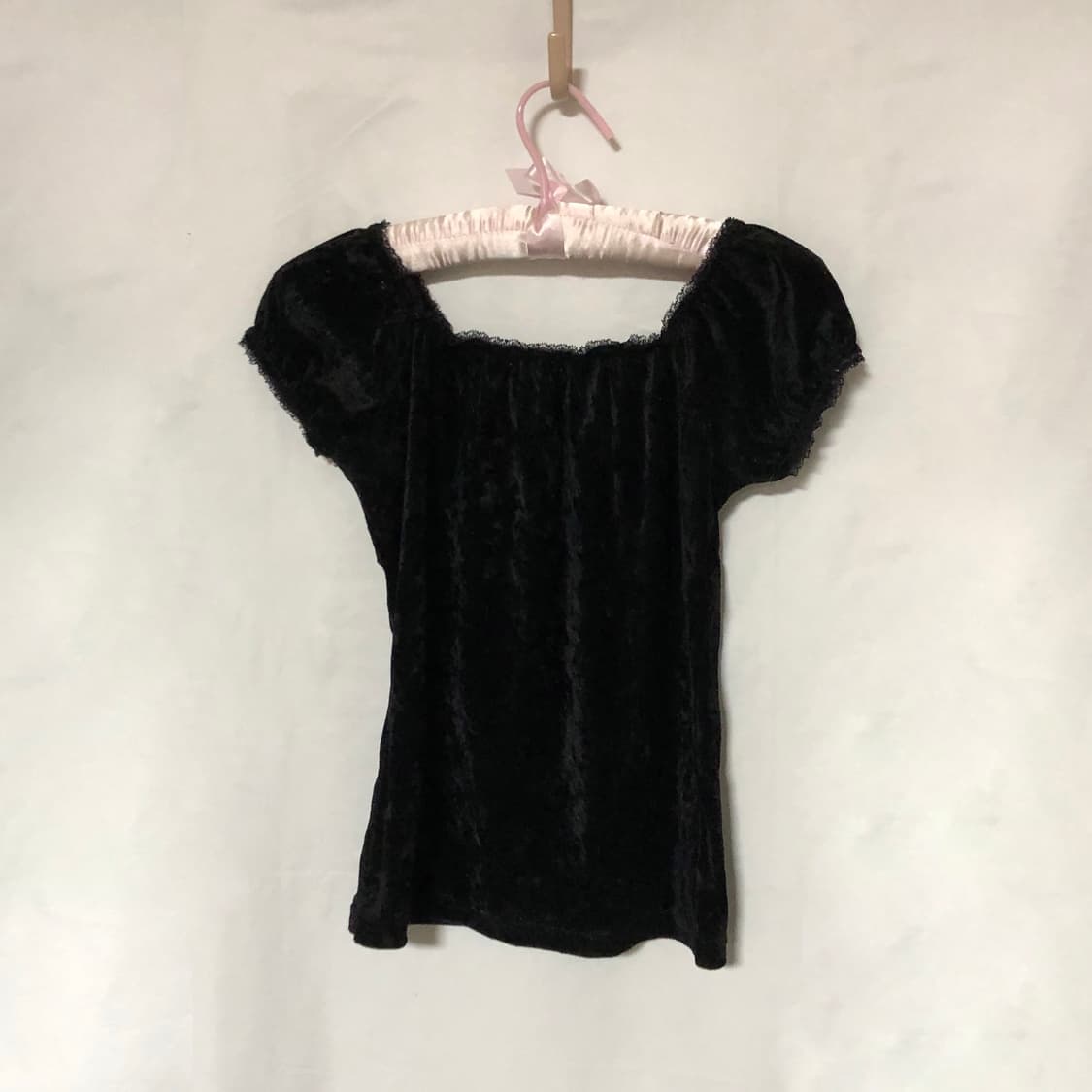 벨루어 리본 퍼프 슬리브 탑 블랙 상품이미지8