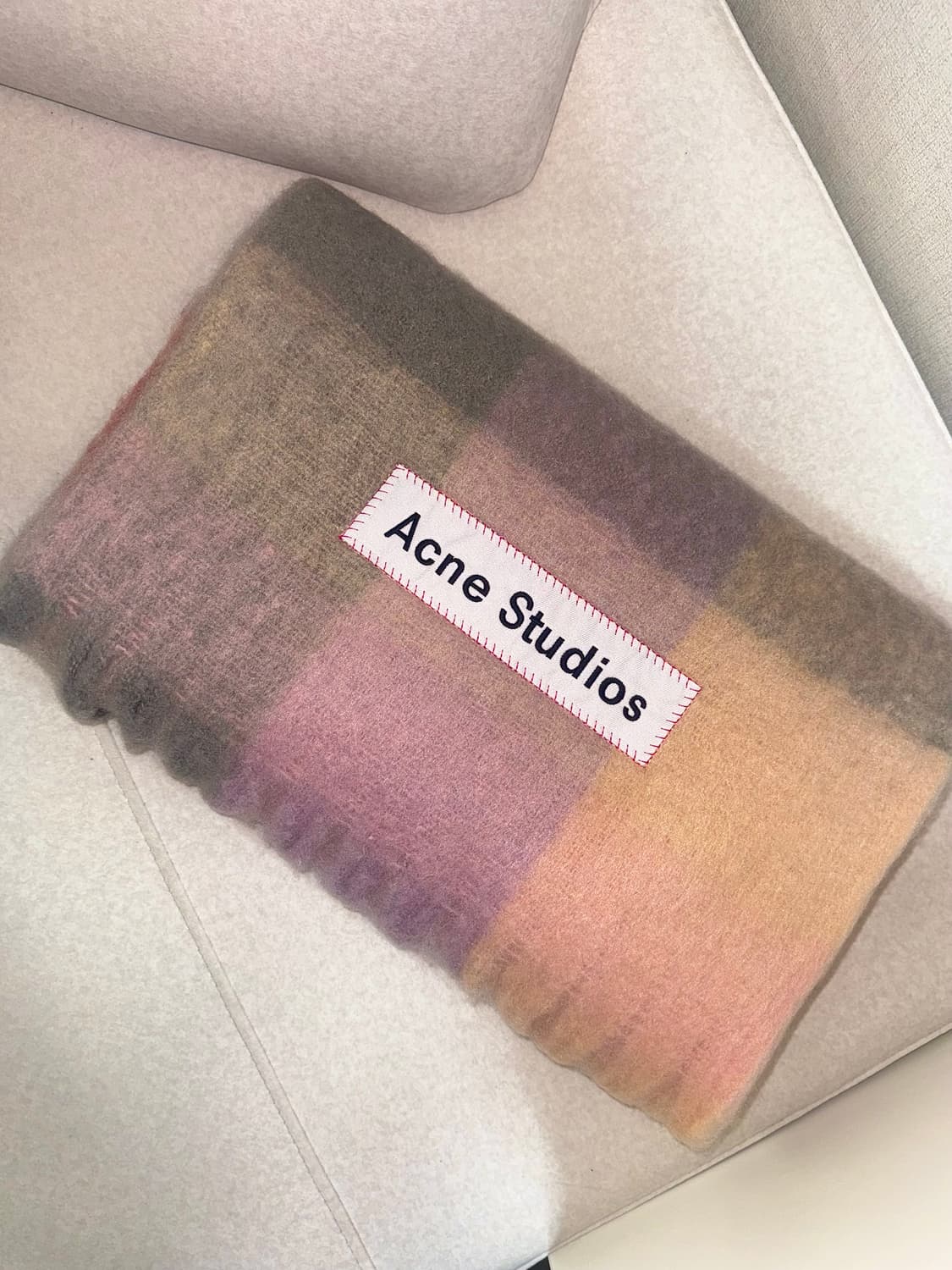 아크네스튜디오 머플러 상품이미지1