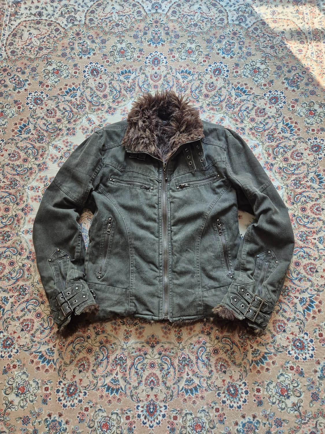 인더애틱 퍼 트리밍 라이더 재킷 상품이미지1