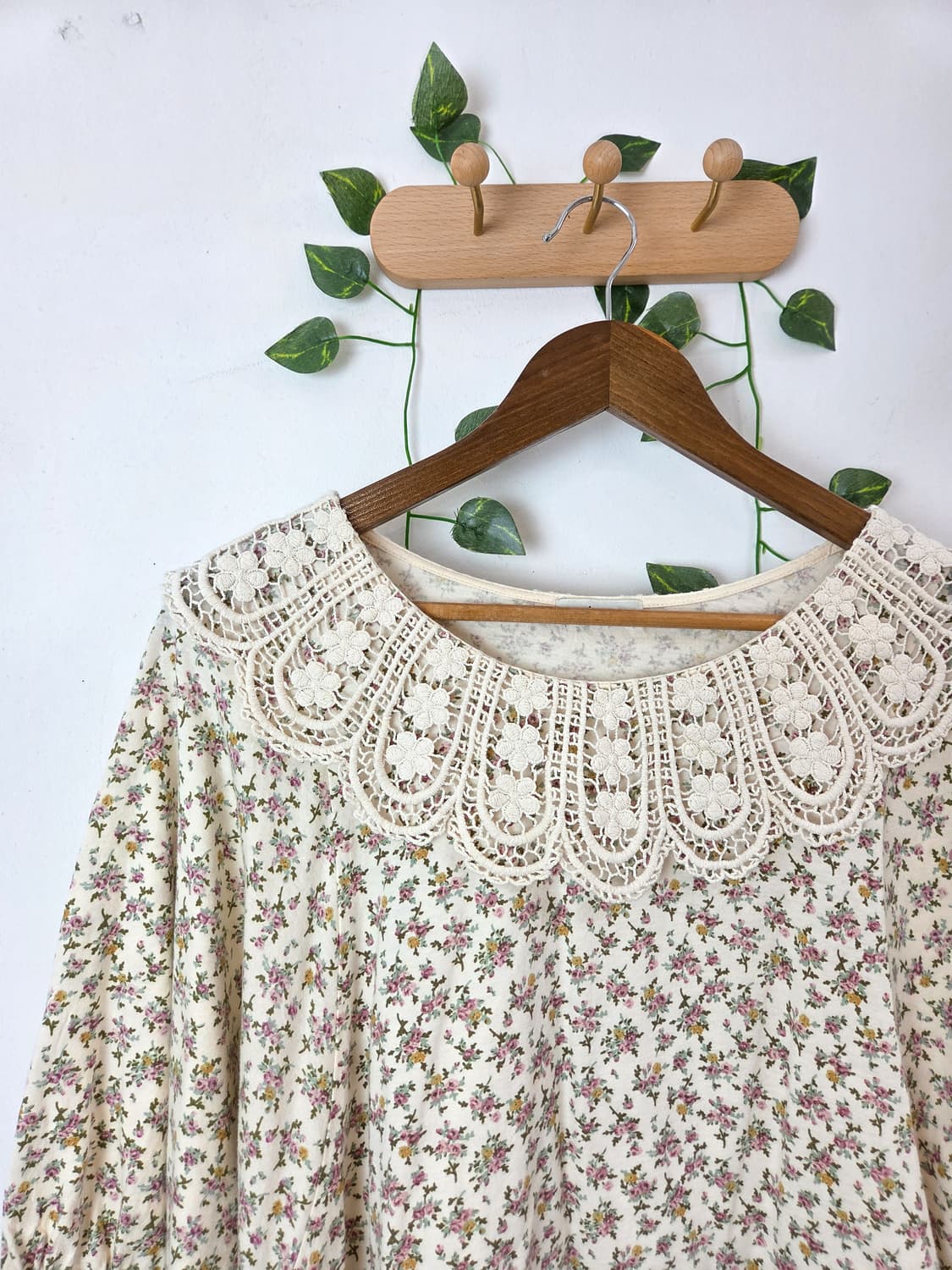 earth music 잔꽃 가오리핏 탑 상품이미지2