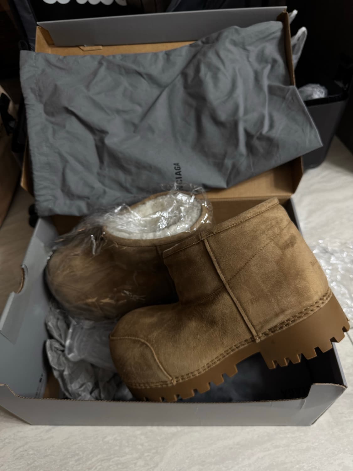 Balenciaga  ALASKA FUR 알래스카 퍼부츠 상품이미지1