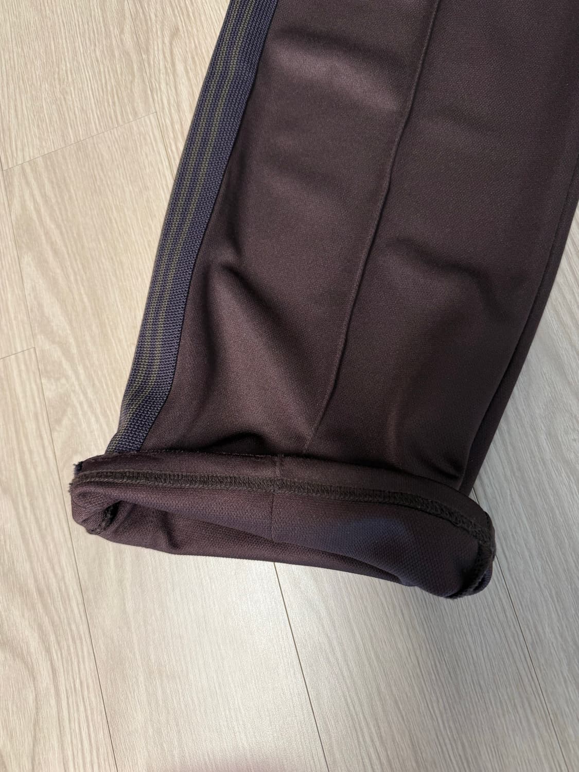 니들스 트렉팬츠 퍼플 s사이즈 판매합니다 상품이미지3