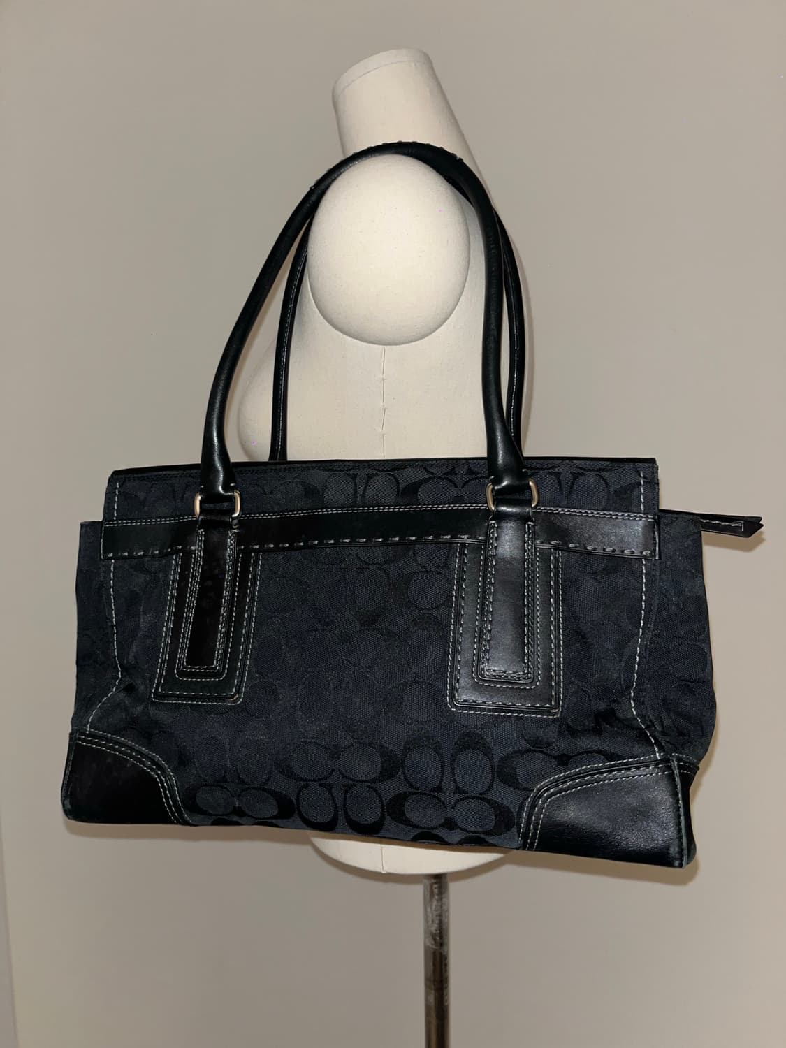 🎉BLACK FRIDAY🎉 Coach all black bag 상품이미지4